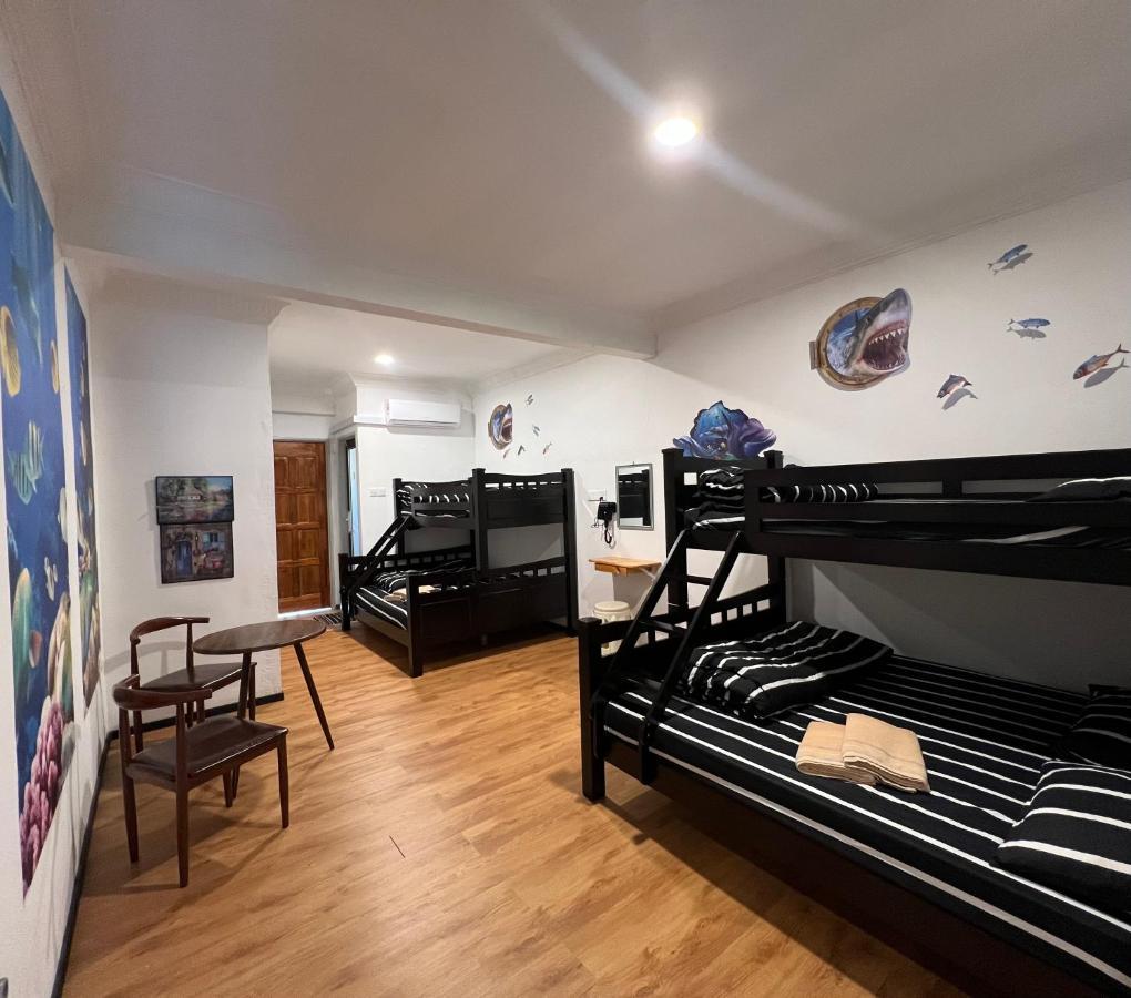 The Ship Guesthouse Room Semporna Extérieur photo